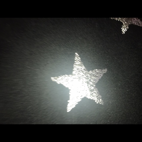 ⭐️4/$25 or 2/$15 Black Gap Sweatshirt - Picture 2 of 4